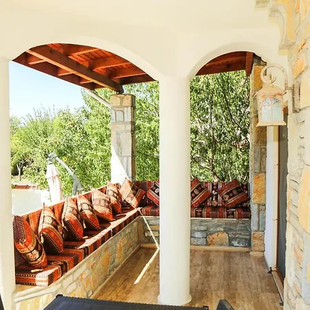 Villa Hot Tub-fireplace-pets-sleeps 11-bbq-pool-parking Dalyan