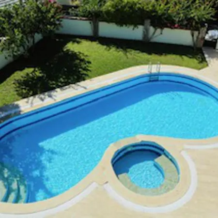 Hot Tub-fireplace-pets-sleeps 11-bbq-pool-parking * 달리안