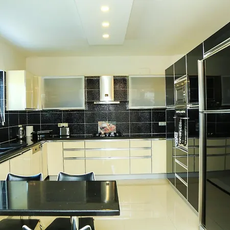 Villa Hot Tub-fireplace-pets-sleeps 11-bbq-pool-parking Dalyan