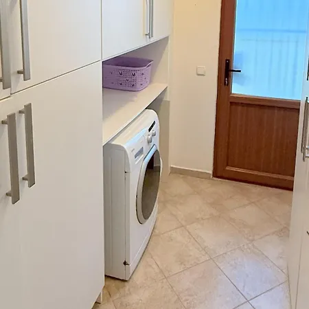 Hot Tub-fireplace-pets-sleeps 11-bbq-pool-parking * Dalyan