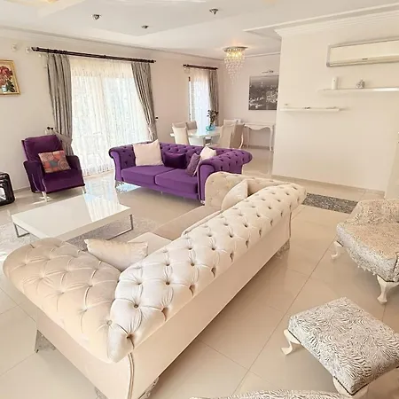 Hot Tub-fireplace-pets-sleeps 11-bbq-pool-parking *