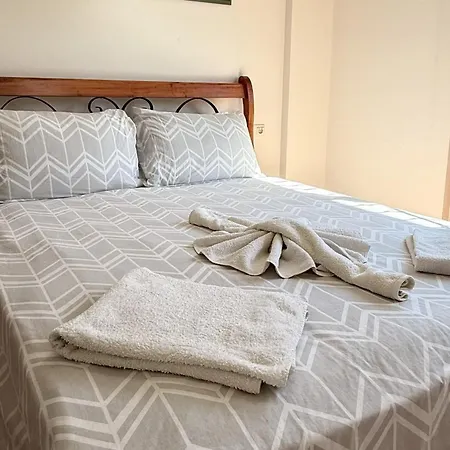 Hot Tub-fireplace-pets-sleeps 11-bbq-pool-parking * Dalyan