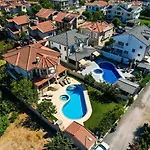 ヴィラ Hot Tub-fireplace-pets-sleeps 11-bbq-pool-parking *