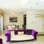 Hot Tub-fireplace-pets-sleeps 11-bbq-pool-parking ヴィラ *