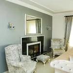 Hot Tub-fireplace-pets-sleeps 11-bbq-pool-parking * ダルヤン