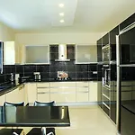 ヴィラ Hot Tub-fireplace-pets-sleeps 11-bbq-pool-parking ダルヤン