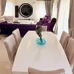 Hot Tub-fireplace-pets-sleeps 11-bbq-pool-parking ヴィラ ダルヤン