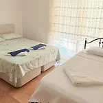 Hot Tub-fireplace-pets-sleeps 11-bbq-pool-parking *