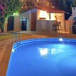 Hot Tub-fireplace-pets-sleeps 11-bbq-pool-parking *