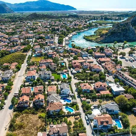 Hot Tub-fireplace-pets-sleeps 11-bbq-pool-parking Vilă *