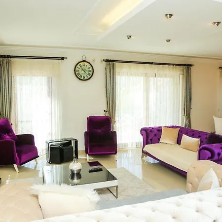 Vilă Hot Tub-fireplace-pets-sleeps 11-bbq-pool-parking *