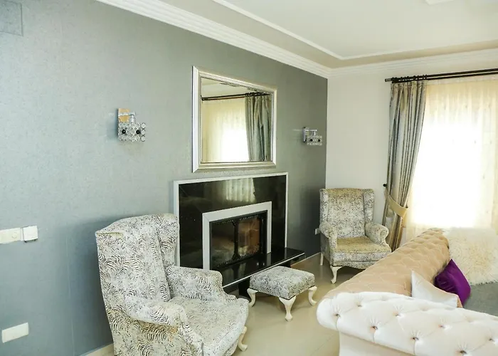 Hot Tub-fireplace-pets-sleeps 11-bbq-pool-parking * Dalyan