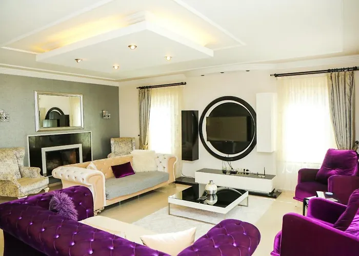 Hot Tub-fireplace-pets-sleeps 11-bbq-pool-parking Dalyan