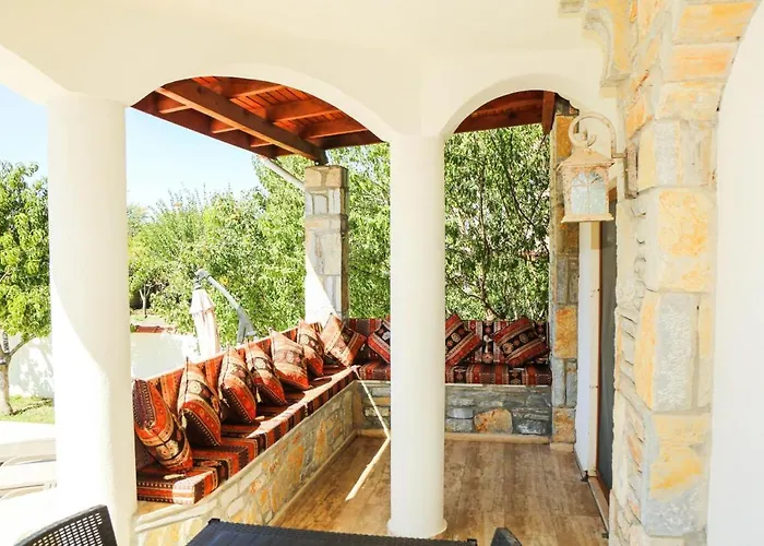 Villa Hot Tub-fireplace-pets-sleeps 11-bbq-pool-parking Dalyan