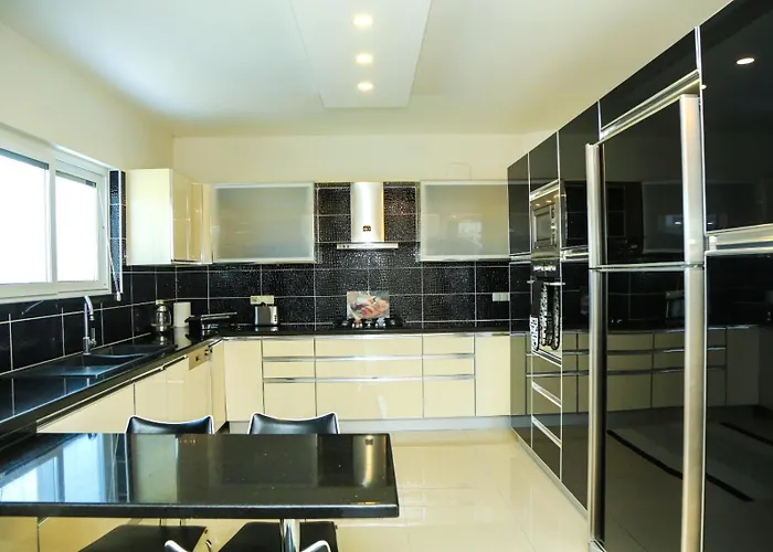 Villa Hot Tub-fireplace-pets-sleeps 11-bbq-pool-parking Dalyan