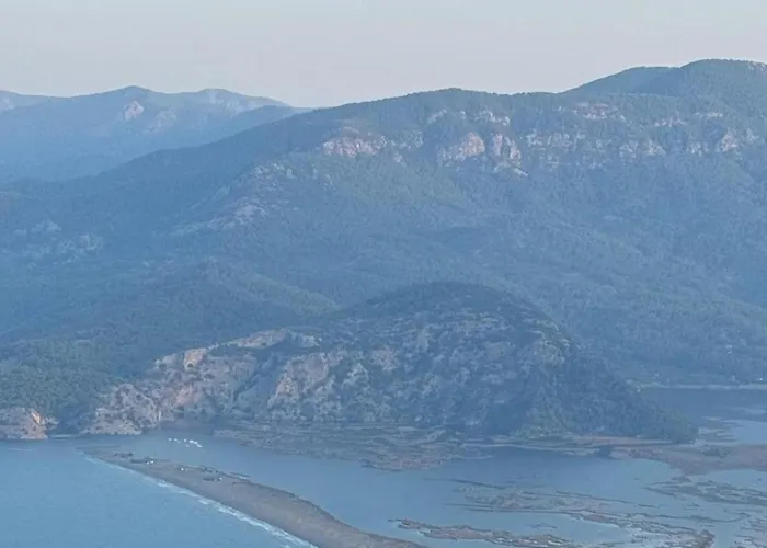 Hot Tub-fireplace-pets-sleeps 11-bbq-pool-parking *