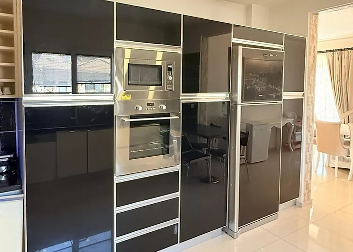 Villa Hot Tub-fireplace-pets-sleeps 11-bbq-pool-parking Dalyan