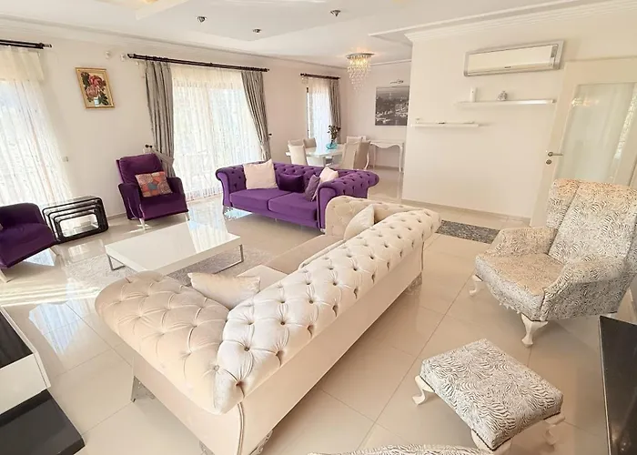 Hot Tub-fireplace-pets-sleeps 11-bbq-pool-parking *